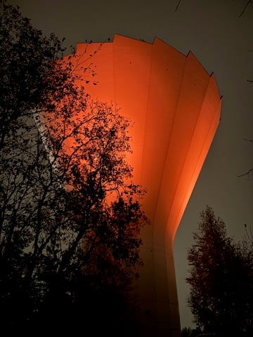 vattentornet i organge färg