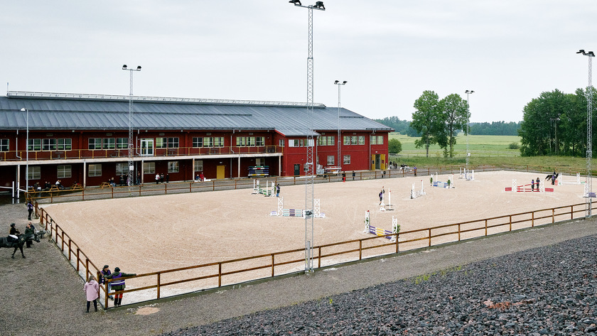 Ridbana och stall