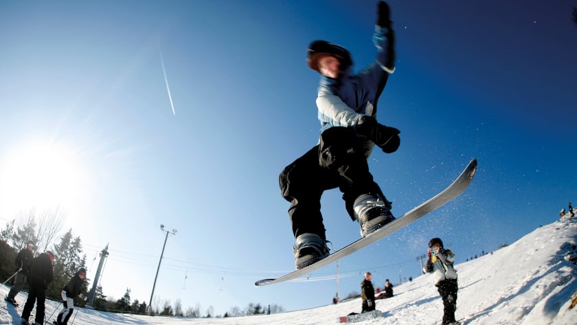 En tjej som åker skridskor