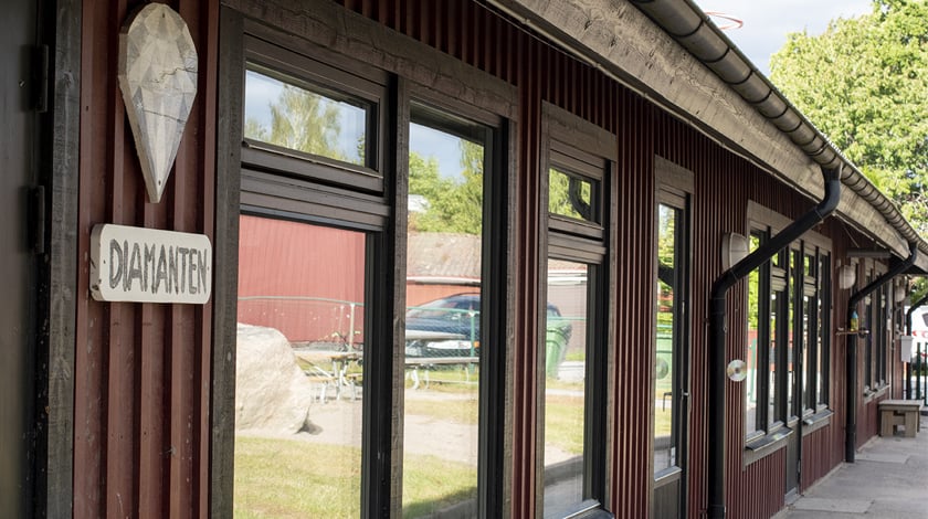 Bild på den röda förskolelängan