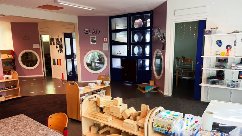 Ett rum inne på förskolan med bland annat klossar och pussel