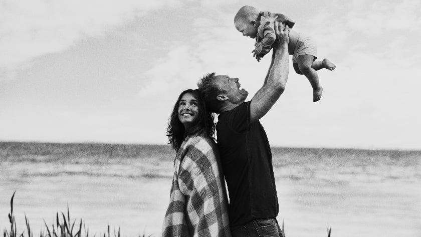 Svartvit bild vid havet i Nyköping. Alla modeller kommer från Nyköping.